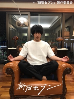Q邼[